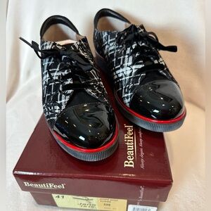 Beautifeel Sz 41 Jane Blk/Wht Plaid w/Patent Toe